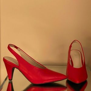 NIB BAR III “TANYAP” Red pointy toe sling back 3” heels.